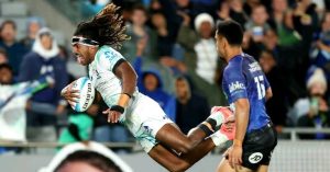 Electric Fijian sensation blasts through the Blues with a solo attempt that lasts 55 meters.